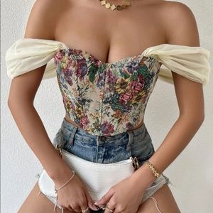 Super cute top, size M, colorful !